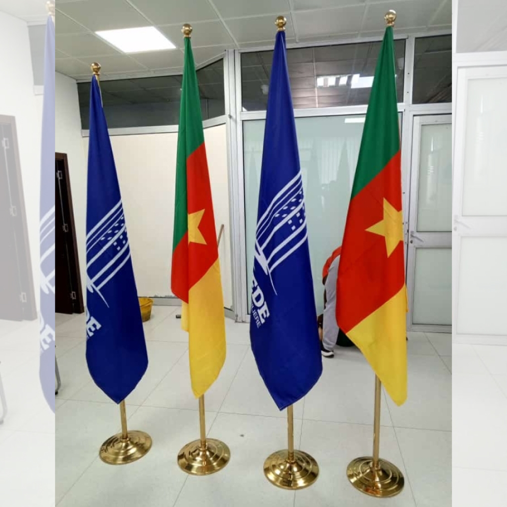 DRAPEAU, SUPPORT EN OR
